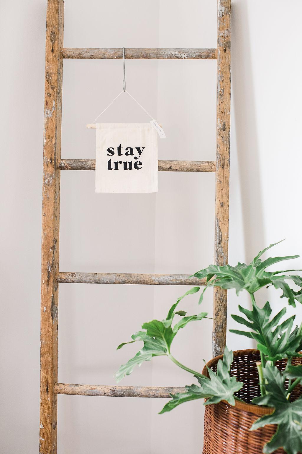 Stay True Hang Sign