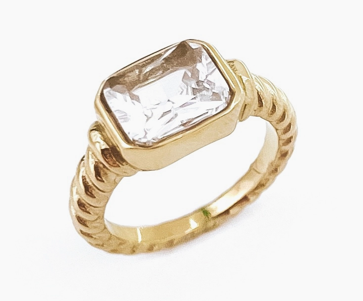 Runa Stone Ring (Crystal)